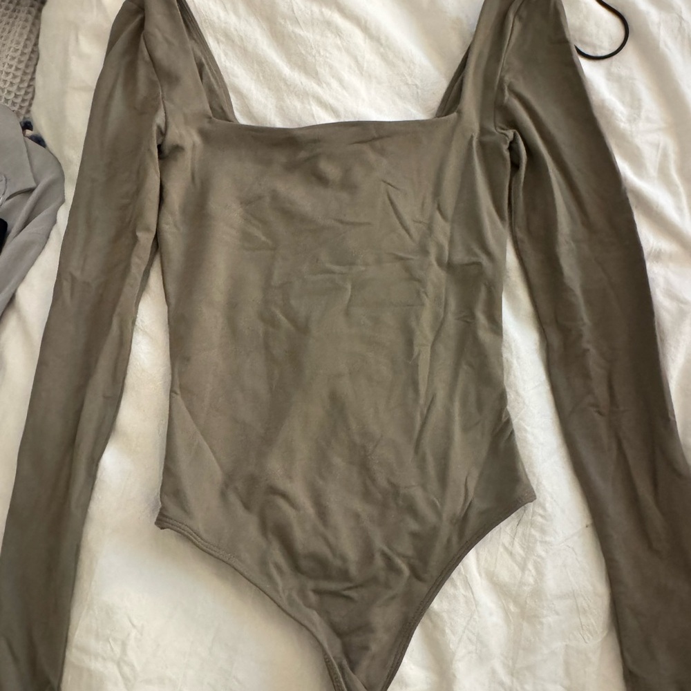 Aritzia Babaton Beige Long Sleeve Bodysuit